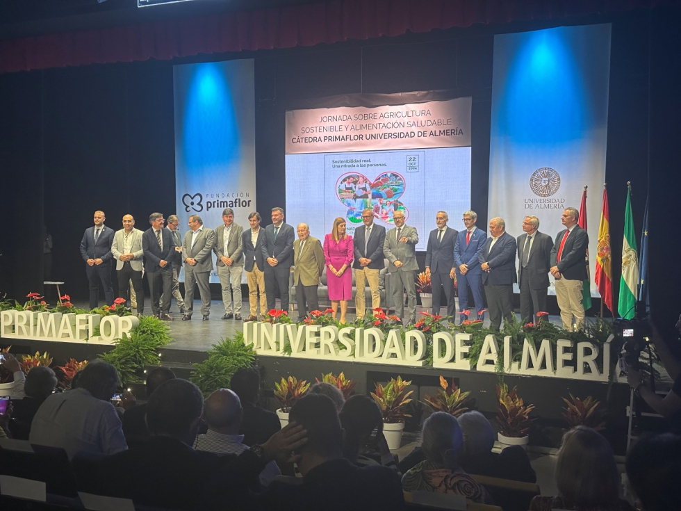 Foto de 'familia' del momento de la clausura de la jornada organizada por la Fundacin Primaflor y la Universidad de Almera...