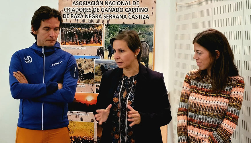 Soledad Aranda (en el medio) clausura la jornada enmarcada en el Curso Internacional de Expertos en Produccin Caprina