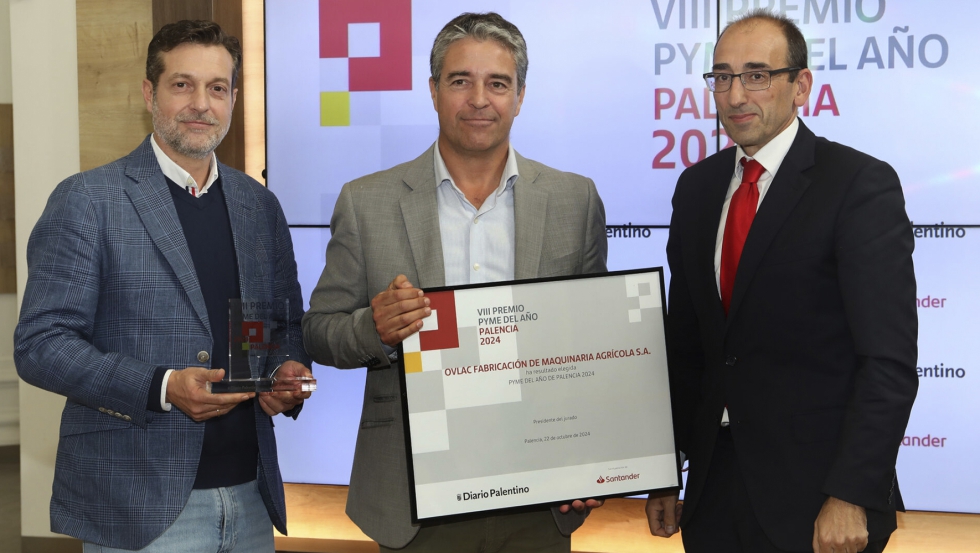 Recibieron el premio los gerentes y hermanos, Csar y Jorge Calvo, de manos de Javier Martn Clavo -derecha-