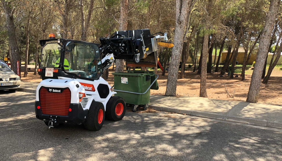 Los operadores de Ontinar De Salz que usan la cargadora Bobcat L28 valoran sobre todo el confort de la cabina y el sencillo e intuitivo manejo...