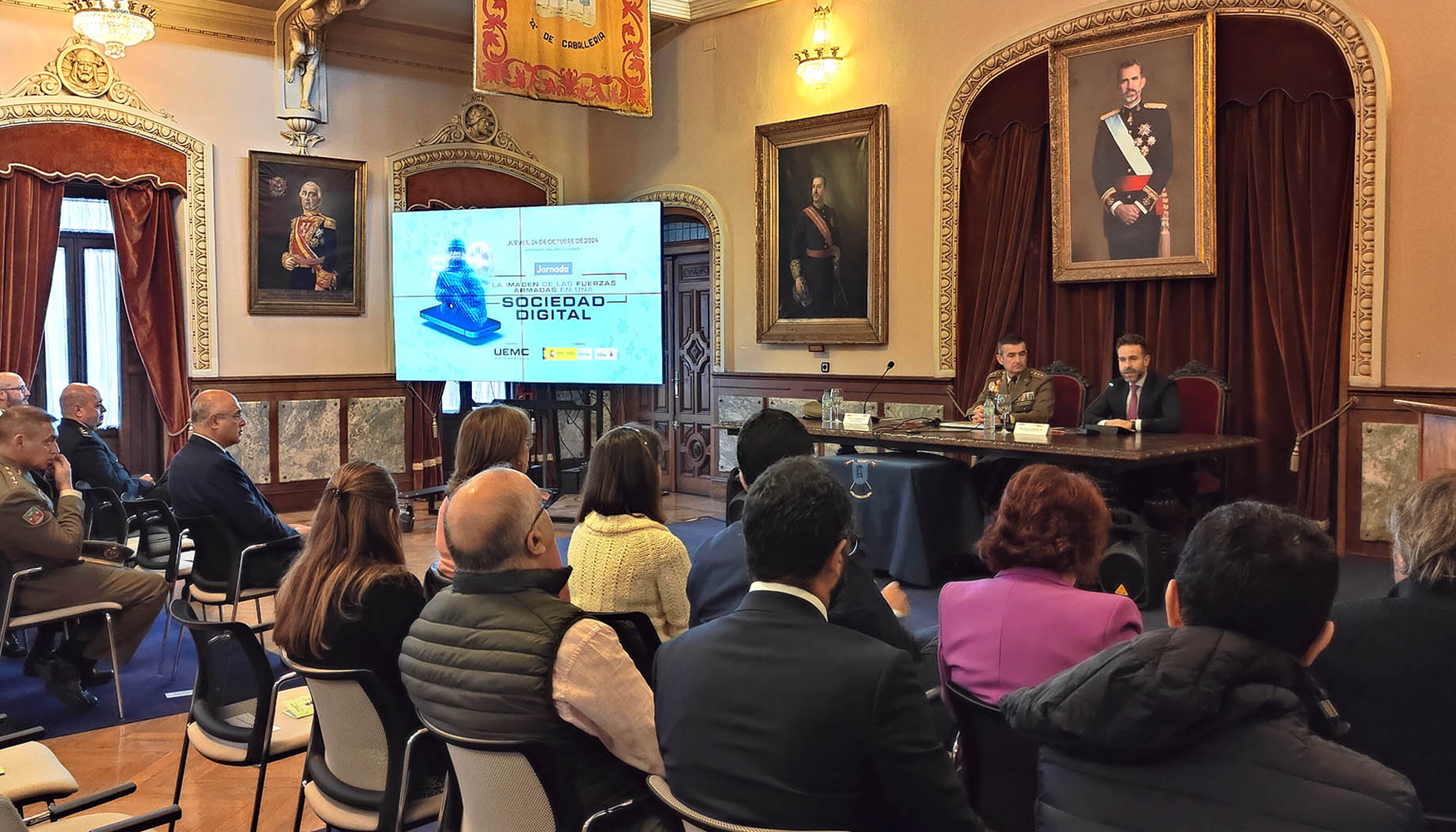 Francisco Javier Lpez Villar, coronel director de la Academia de Caballera de Valladolid, y David Garca Lpez...