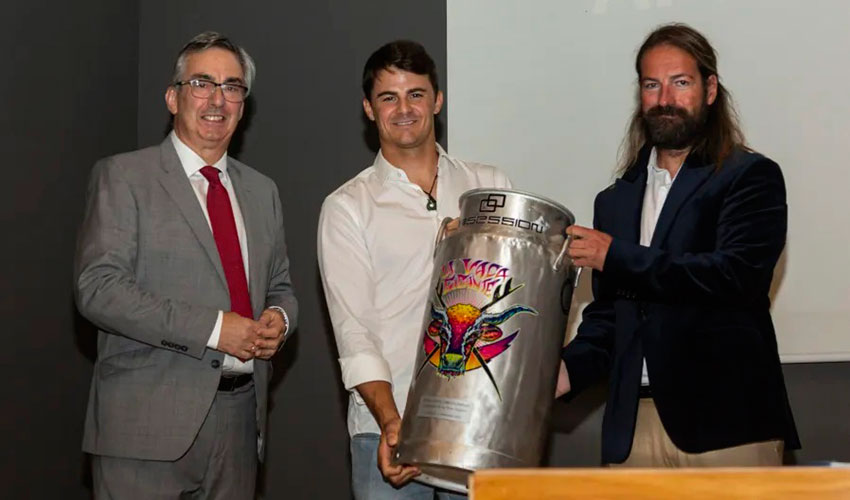 Reconocimiento al medallista olmpico de vela, Diego Botn