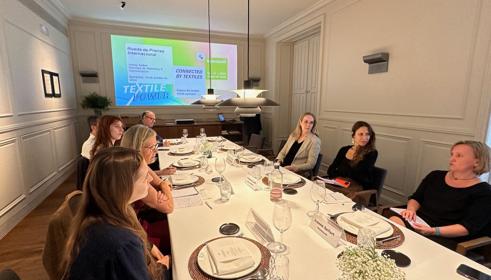 Imagen del distendido encuentro celebrado en el Hotel Alma de Barcelona que sirvi para presentar las novedades ms destacadas de Heimtextil 25 con...