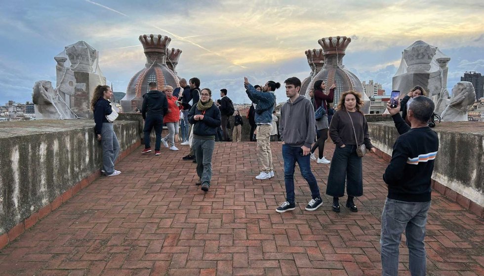 Visitantes en la azotea del Arco de Triunfo de Barcelona. Foto: Rodrigo Saraceni