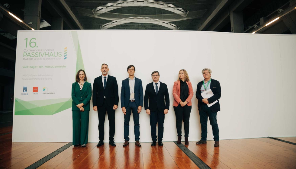 Foto de familia de representantes institucionales y organizacin del 16CEPH