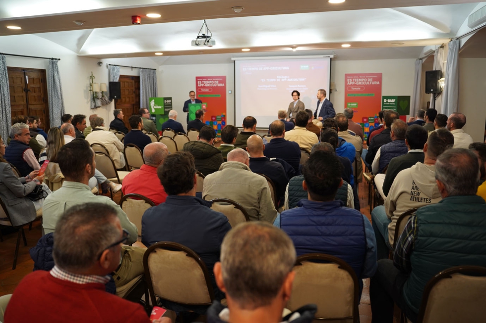 Foto 2. Mesa de dilogo 'Es tiempo de APP-GRICULTURA', con Joaqun Romero (BASF) y Jos Miguel Vias (Divulgameteo)...