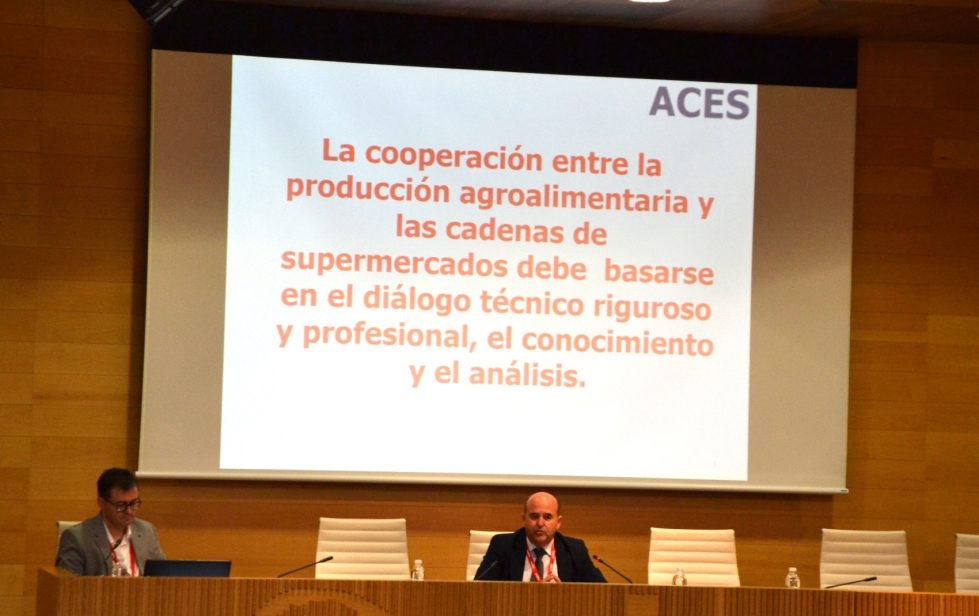 El presidente de ACES, Aurelio del Pino, abord la importancia de las frutas y hortalizas para atraer al consumidor