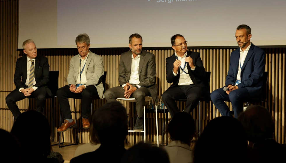 Mesa redonda con (de izquierda a derecha) David Trabal, de Fanuc Iberia, Fernando Snchez, de Kuka Iberia, Jacob Pascual de Universal Robots...