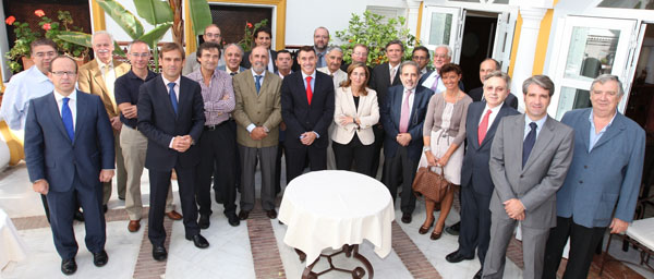 Foto de grupo con los directores generales de Energa y Minas de las Comunidades Autnomas y del Gobierno Central