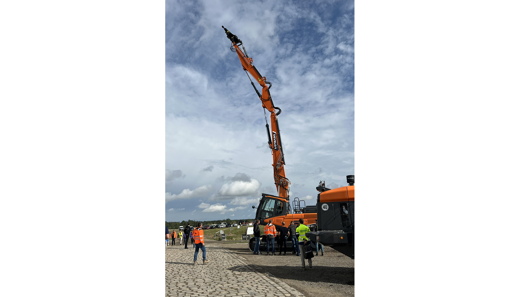 Escavadora de demoli��o DX245NHD