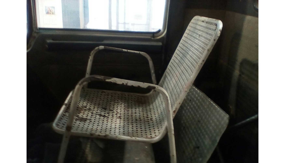 Un fantstico asiento para el copiloto: una silla de terraza. Imgenes cedidas por AECA-ITV