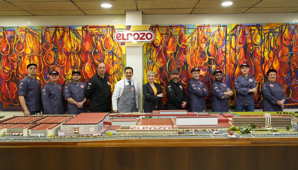 El equipo de la Seleccin Espaola de Carniceros (SEC) junto al director general de El Pozo Alimentacin, Rafael Fuertes...