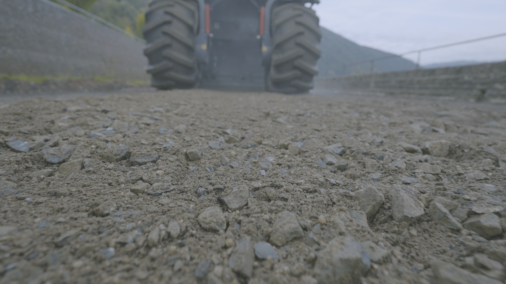 Gracias a las etapas de trituracin fija y variable, las piedras se trituraron por impacto al tamao deseado de 45 mm