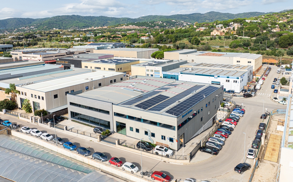 Placas solares instaladas en la sede de UBS, en Vilassar de Mar, donde se realiza la fabricacin de los equipos