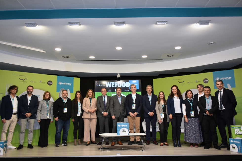 Foto de familia de los participantes en la cuarta edicin del Foro Cajamar Wefood celebrado en Valladolid