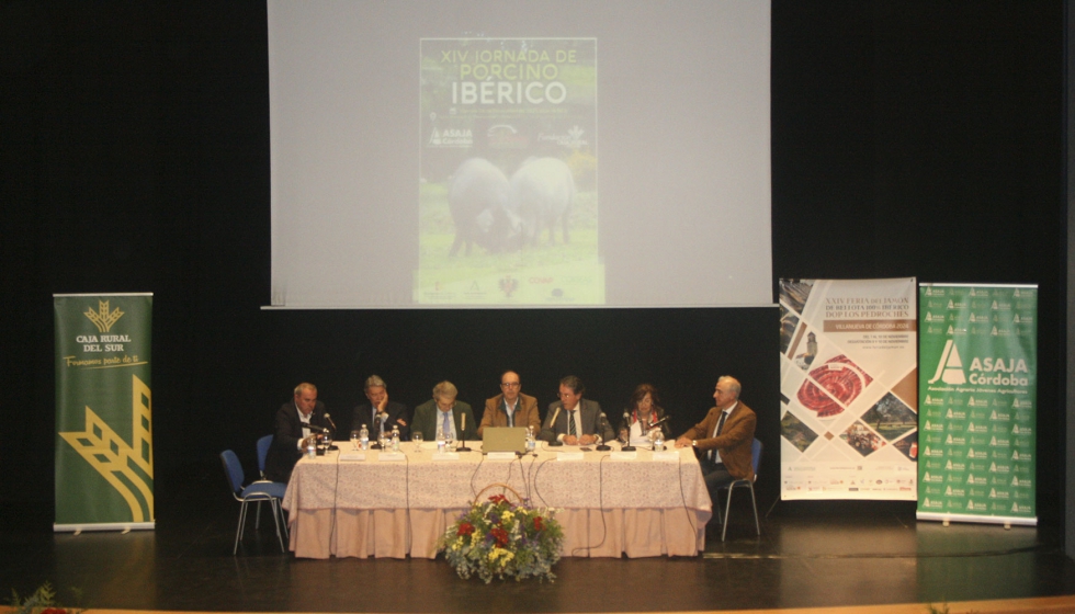 Mesa redonda durante la celebracin de la jornada