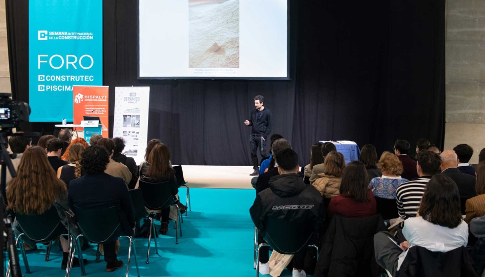 El arquitecto Jos Toral durante su ponencia en el marco de la jornada organizada por Hispalyt Arquitectura Cermica: Textura, inercia y porosidad...