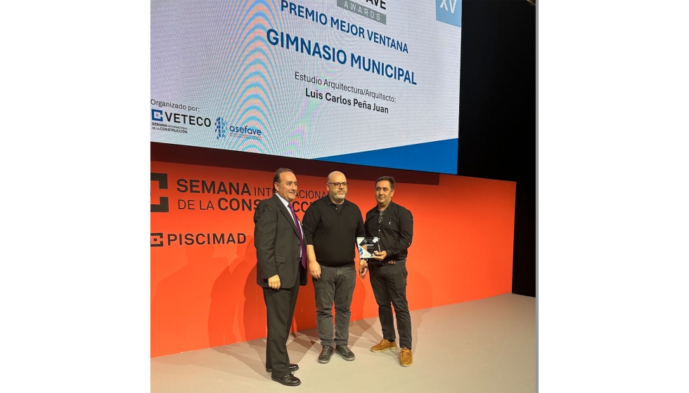 El arquitecto Luis Carlos Pea Juan recibi el Premio a la Mejor Ventana por la obra Gimnasio Municipal de Corral de Calatrava (Ciudad Real)...