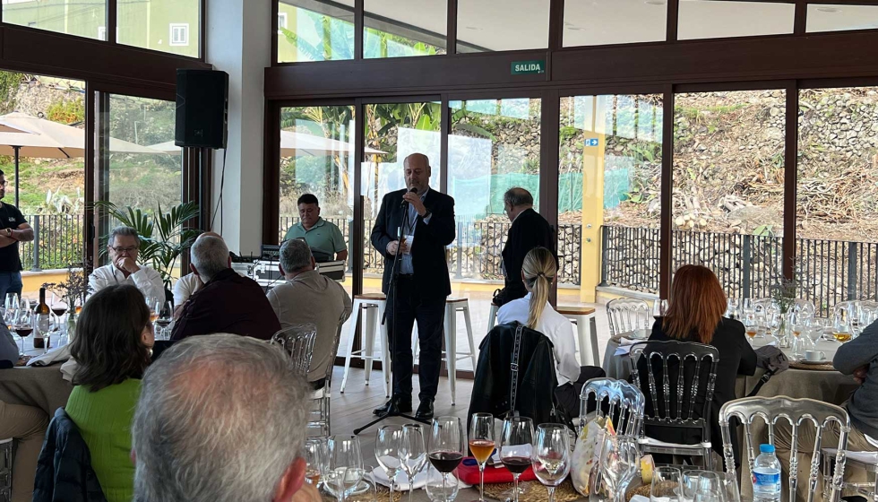 La jornada cont con una visita a la Bodega Vitigo, donde se celebr la comida y una posterior cata de vino