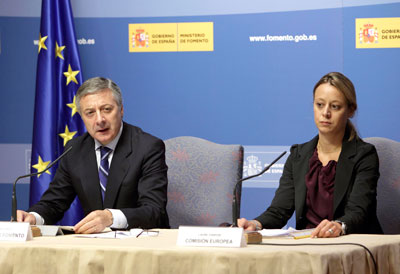 El ministro de Fomento, Jos Blanco, explic a la prensa la decisin de la Comisin Europea