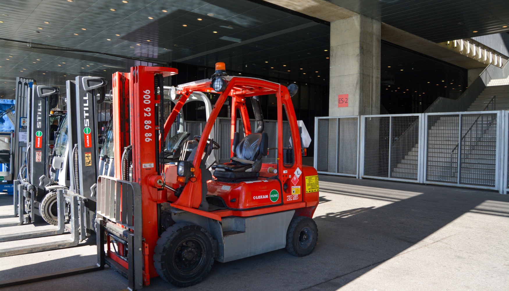 Carretillas elevadoras de LoxamHune empleadas por la organizacin