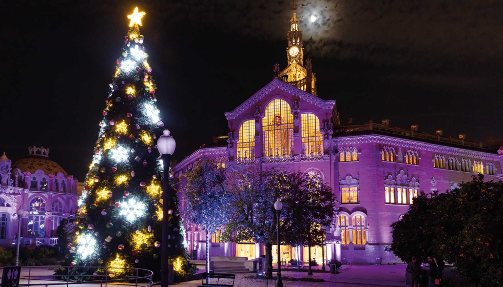 El enorme rbol de Navidad que corona Els Llums de Sant Pau se ha convertido en uno de los emblemas de esta instalacin que ya es un clsico en...