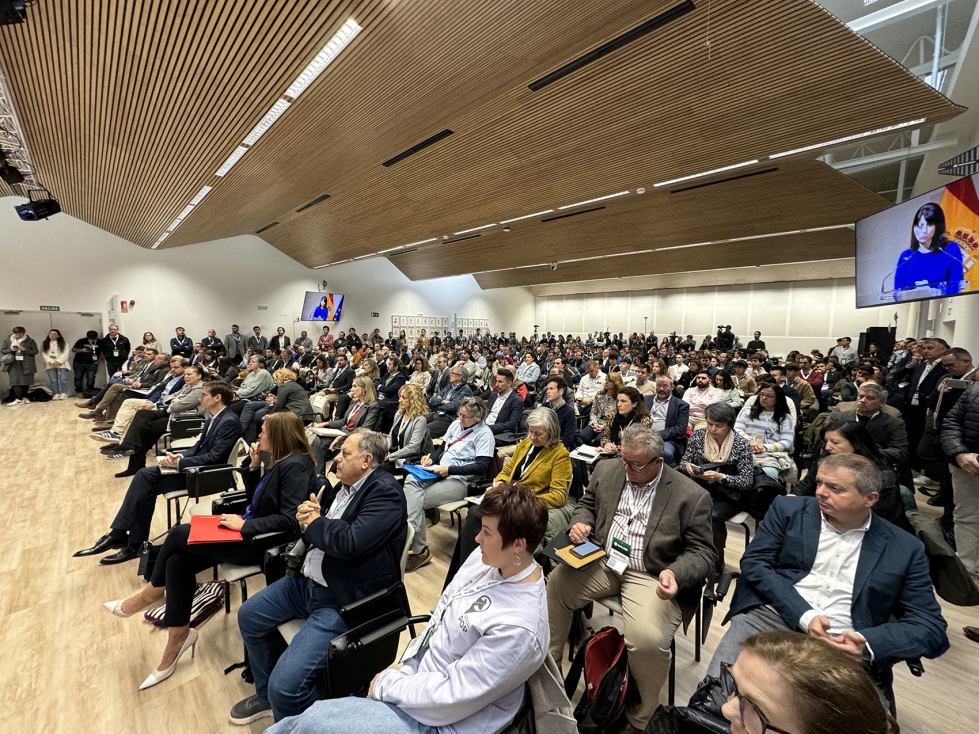 El pblico asistente llen por completo el auditorio principal de La Vega Innova durante el acto inaugural