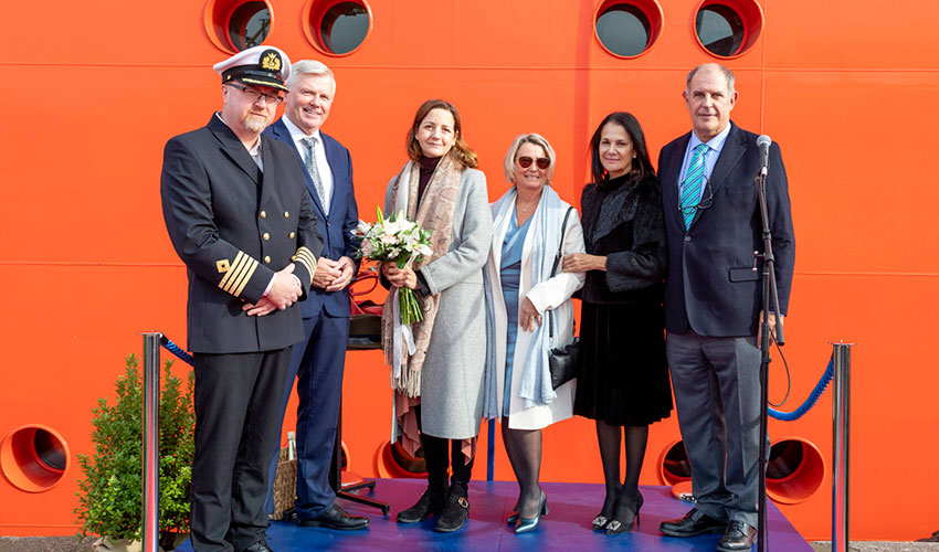 Ceremonia de amadrinamiento del buque Vestri Enabler