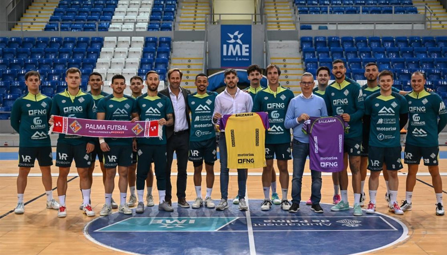 Foto del acto de presentacin del acuerdo en Palau Municipal dEsports de Son Moix