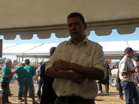 Javier Seisdedos, director general de Same Deutz-Fahr Ibrica, en una rueda de prensa improvisada durante la jornada