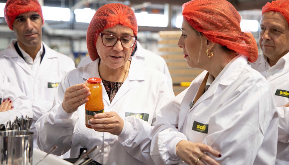 La presidenta de la Junta de Extremadura, Mara Guardiola, en su visita la fbrica de salsas de tomate de Nestl con motivo del 60 aniversario...