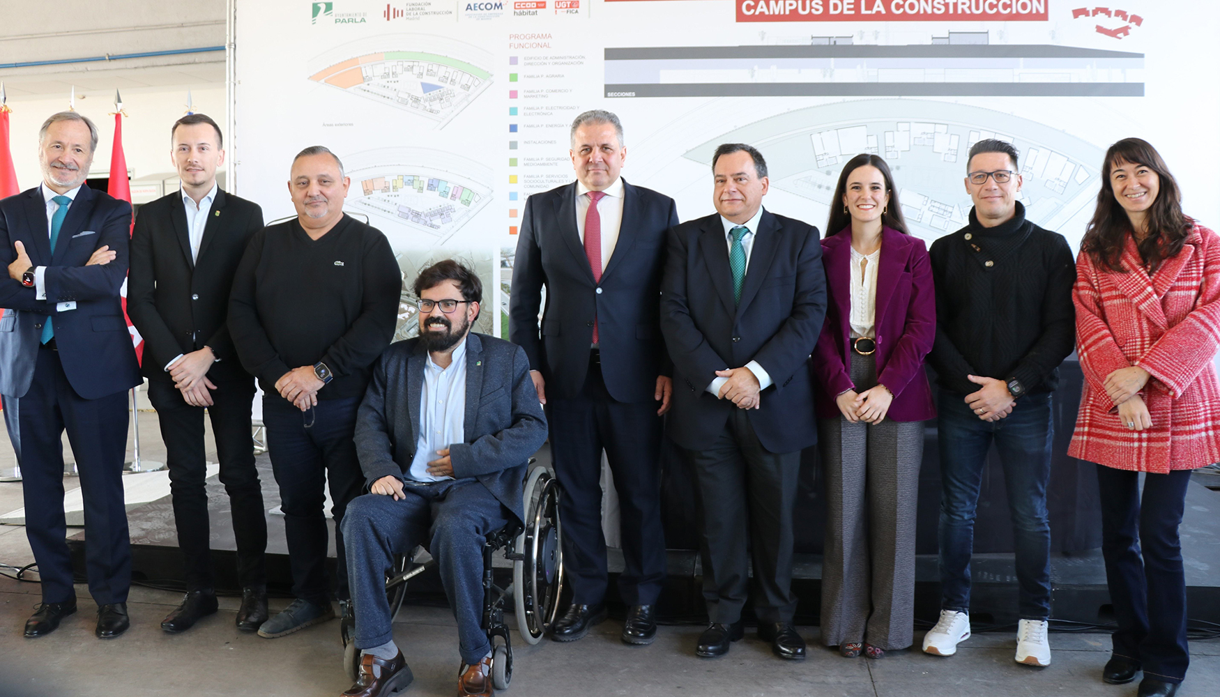 Foto de familia tras la firma del convenio de colaboracin