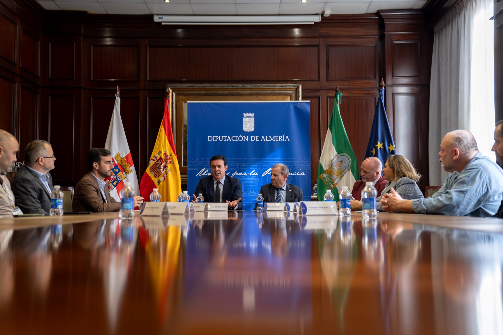 Imagen de una de las reuniones de esta misin comercial inversa, con el presidente de la Diputacin de Almera, Javier A. Garca...