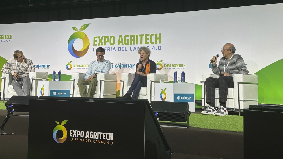 ngel Prez, moderando la mesa redonda junto a los agro-influencers Lander De Bevere, Rodrigo de Rueda y Lola Gmez