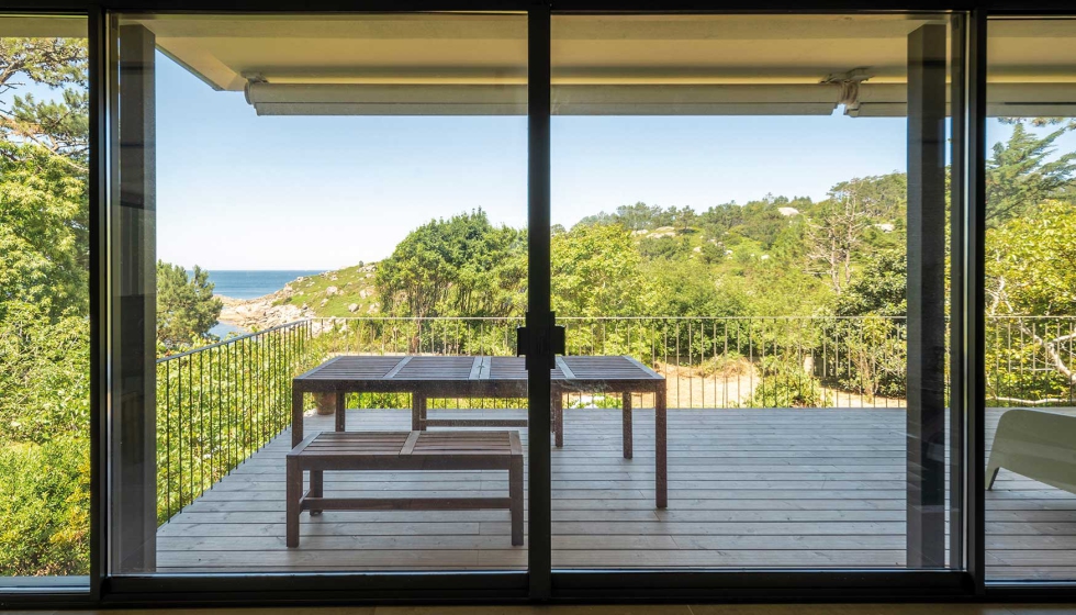 Las correderas Lumeal, de Technal, son protagonistas en la rehabilitacin de esta vivienda en Bueu, en las Ras Baixas