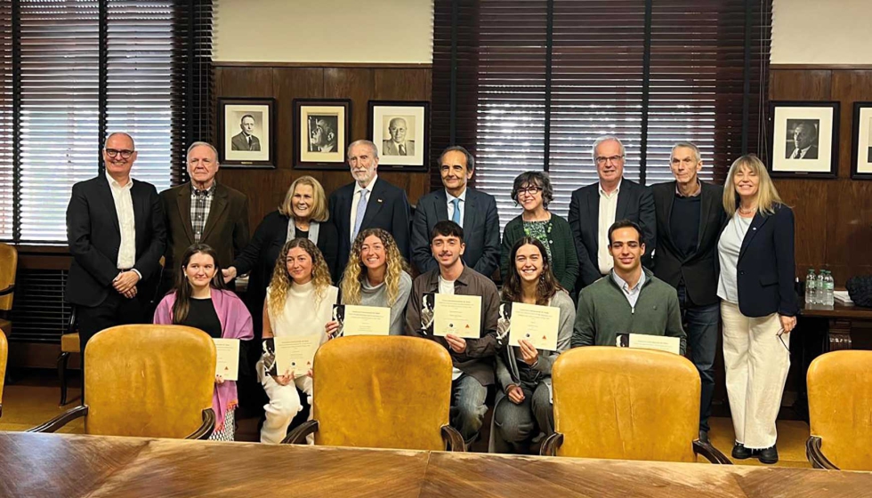 Foto de familia de los galardonados en los premios que entrega Fundacin Eduardo Torroja con el patrocinio de Sika