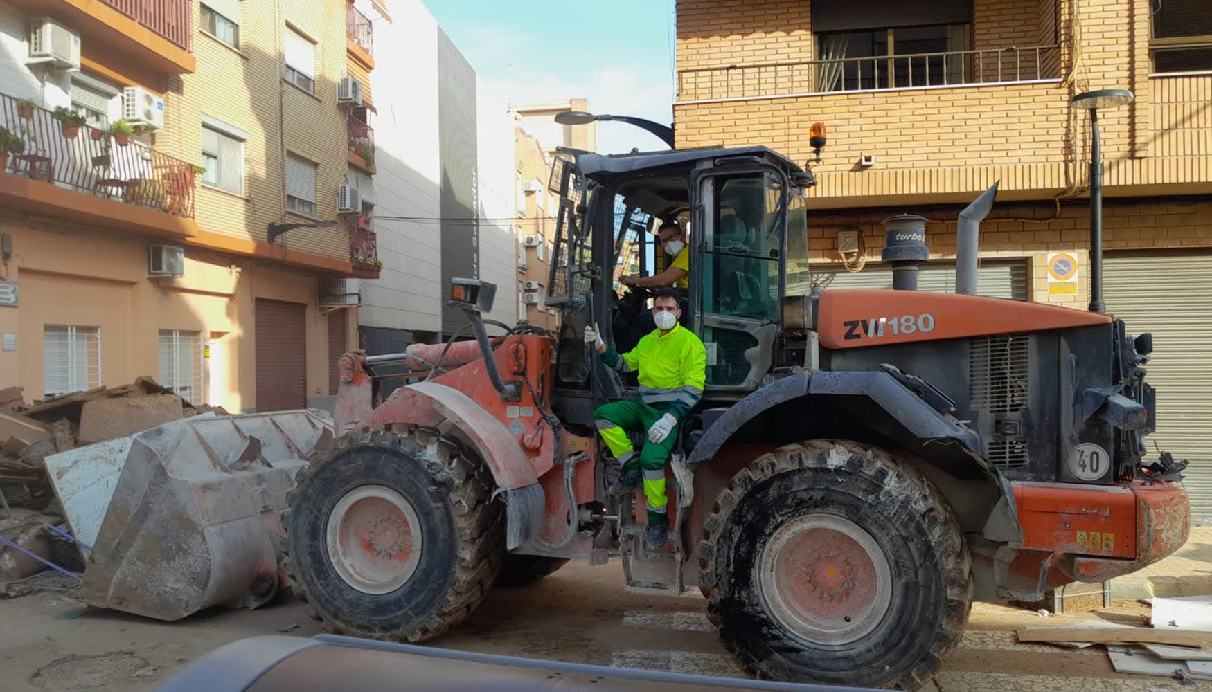 Hormigones del Vinalop es una de las muchas empresas del sector que se han volcado para prestar ayuda de forma voluntaria a las zonas afectadas...