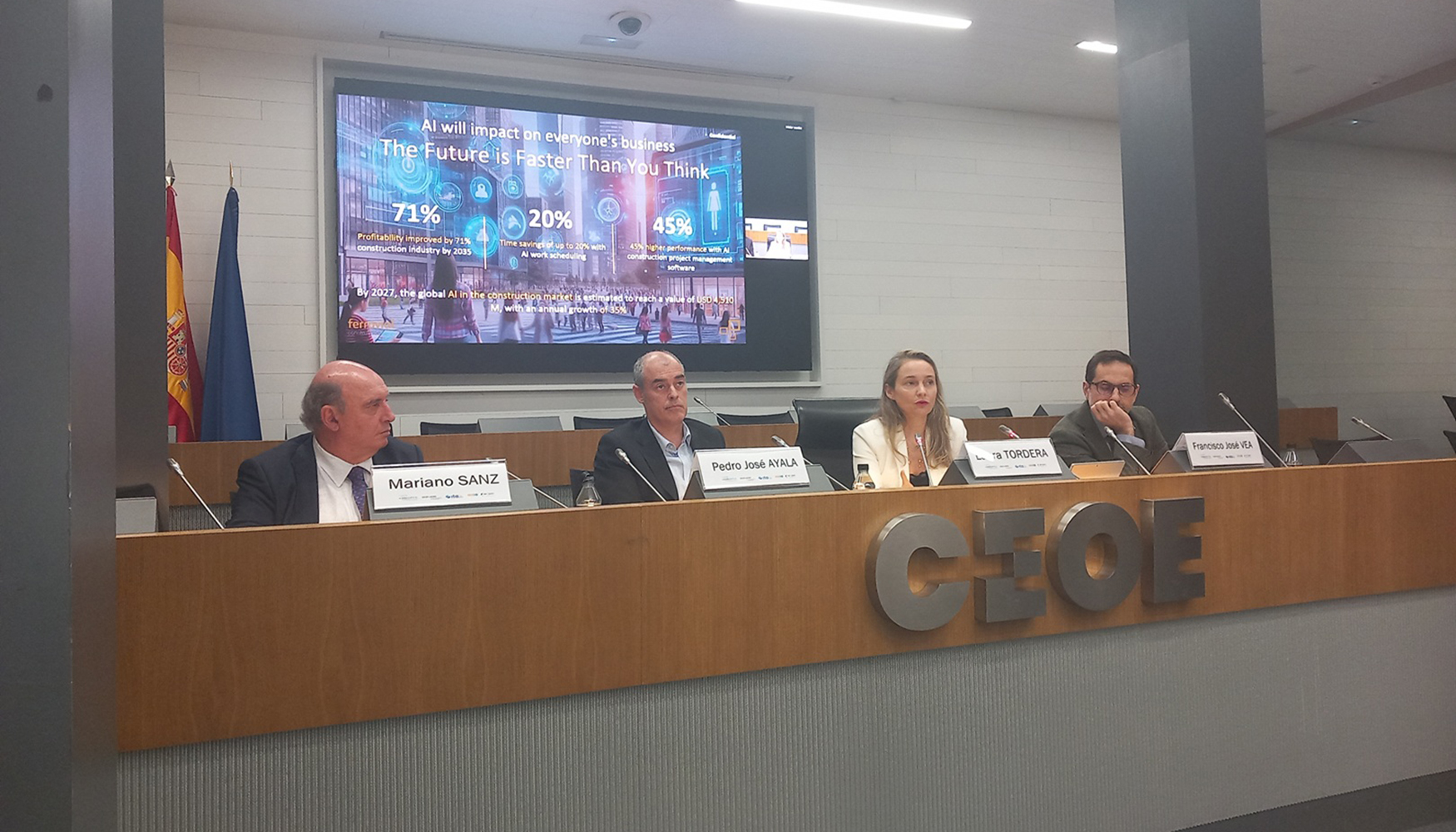 De izquierda a derecha: Mariano Sanz (CNC), Pedro Jos Ayala (Frumecar), Laura Tordera (Ferrovial Construccin) y Francisco Jos Vea (Grupo Simetra)...