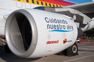 Este vuelo con biocombustible forma parte tambin del plan estratgico de medio ambiente de Iberia que incluye la participacin de la compaa en...