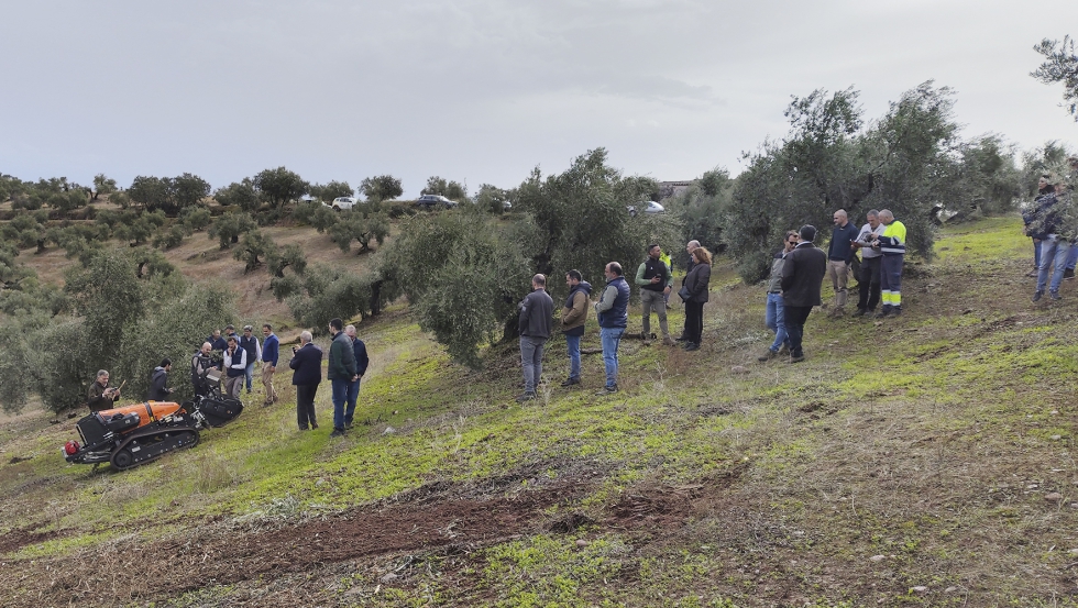 Los asistentes participaron en el manejo del vehculo y las mquinas