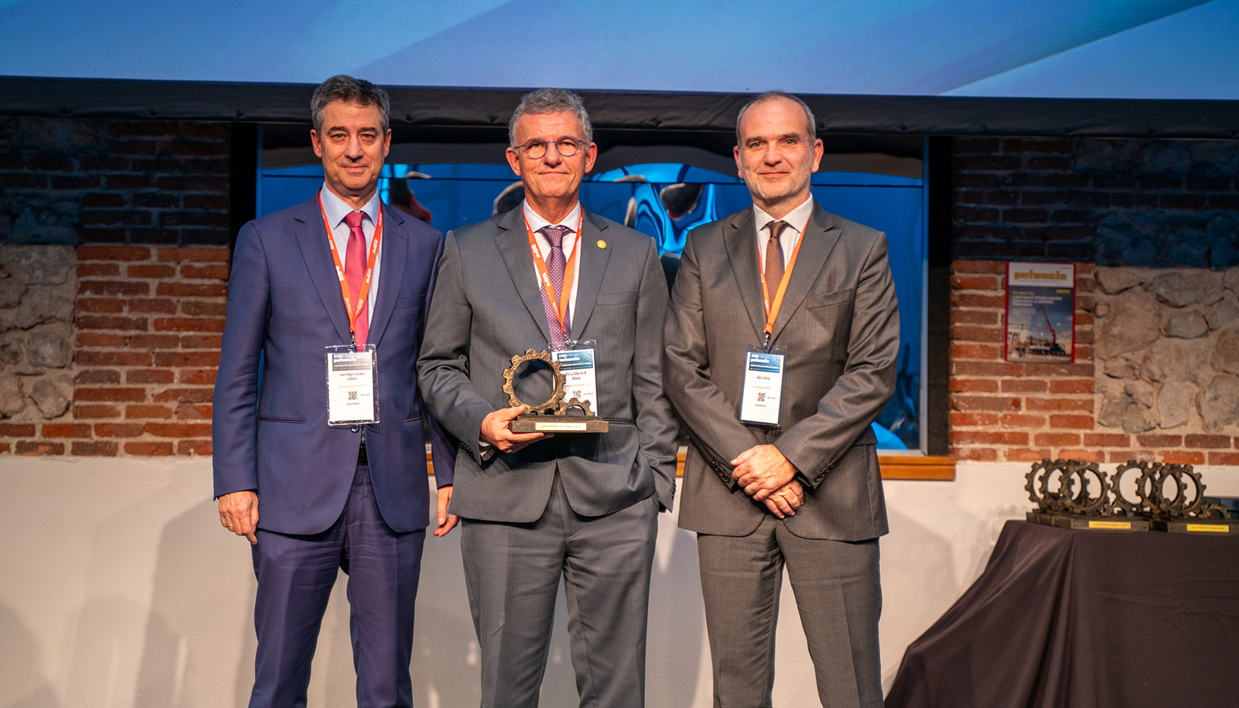 De izquierda a derecha, Juan Magn Lozano, director de Obra Civil de Ferrovial Construccin, y Percy Alberto Hilario...