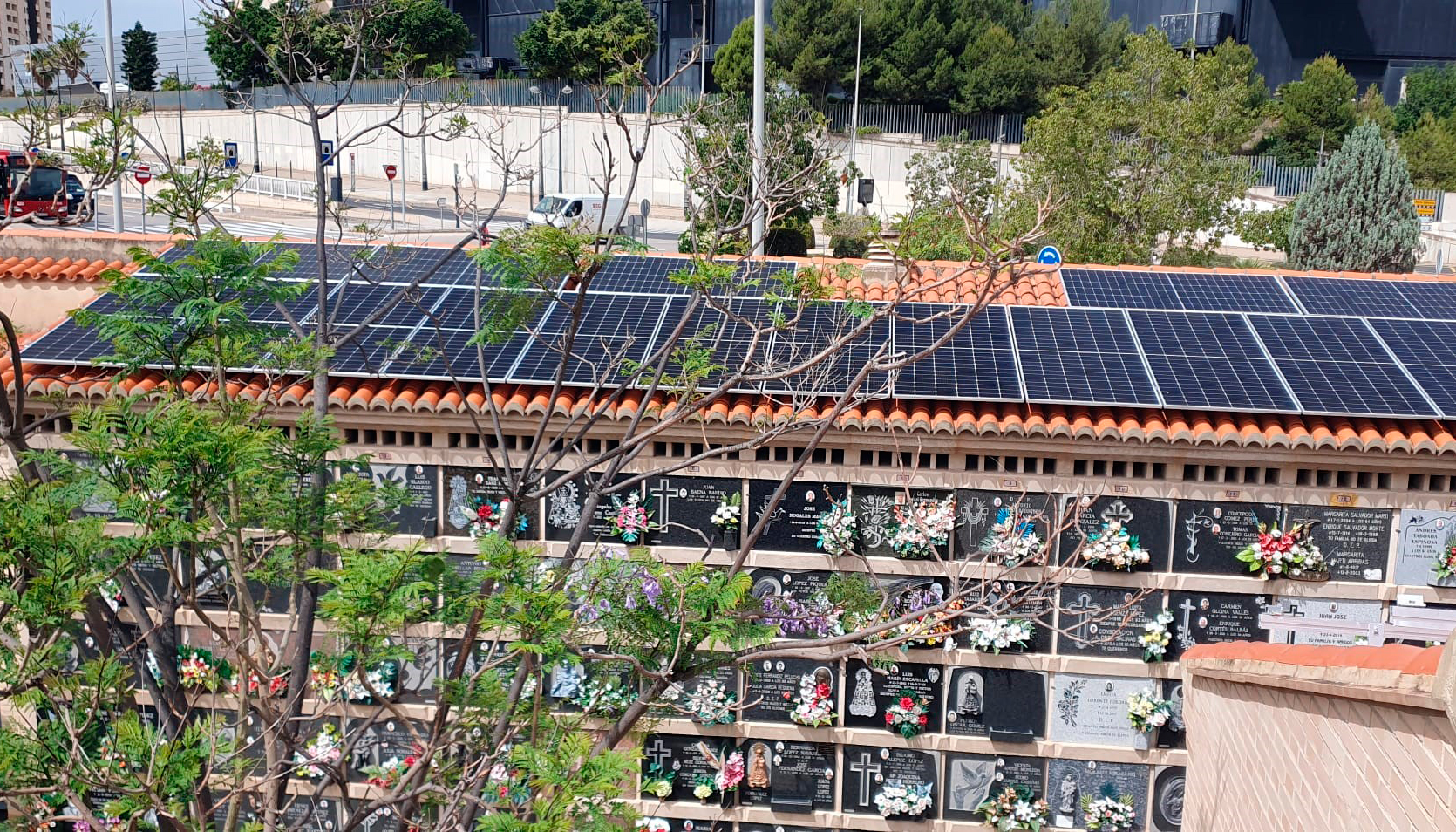 Los cementerios de Valencia van a convertirse en uno de los parques solares urbanos ms grande de Espaa con la instalacin de 6...