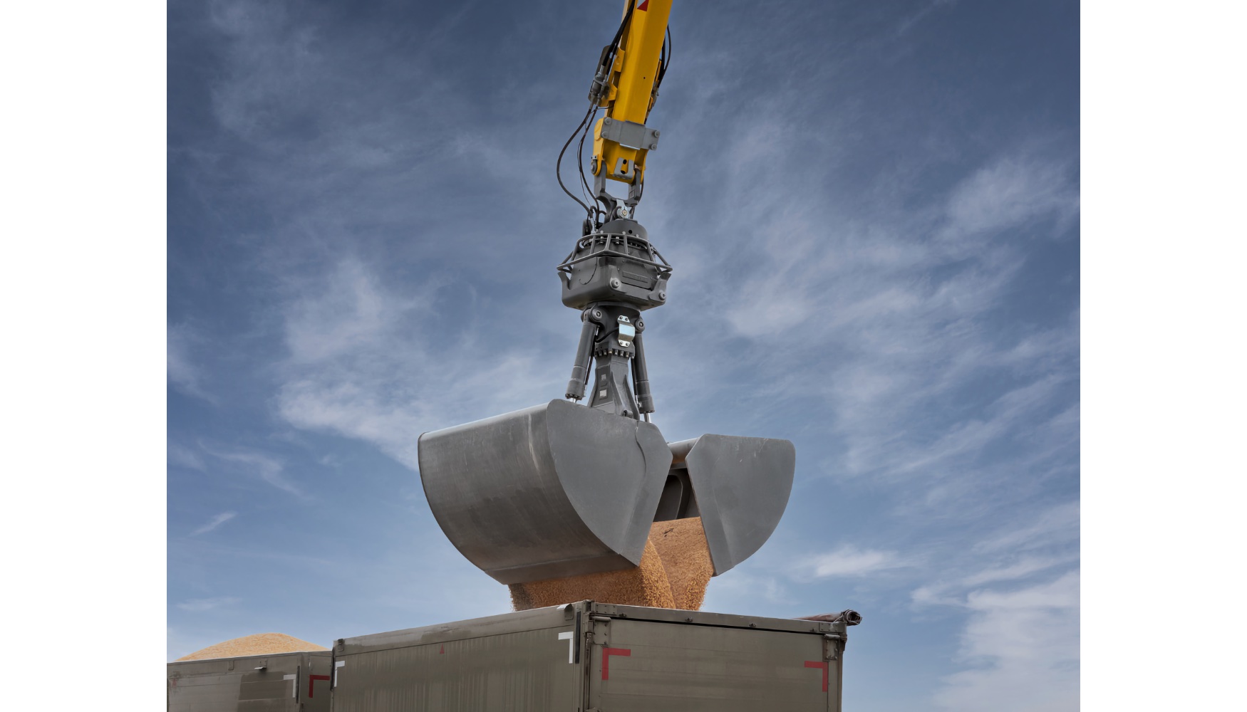 La cuchara bivalva forma parte de la gama de pinzas de Liebherr y, en combinacin con el sistema de cambio rpido Solidlink MH 110B...