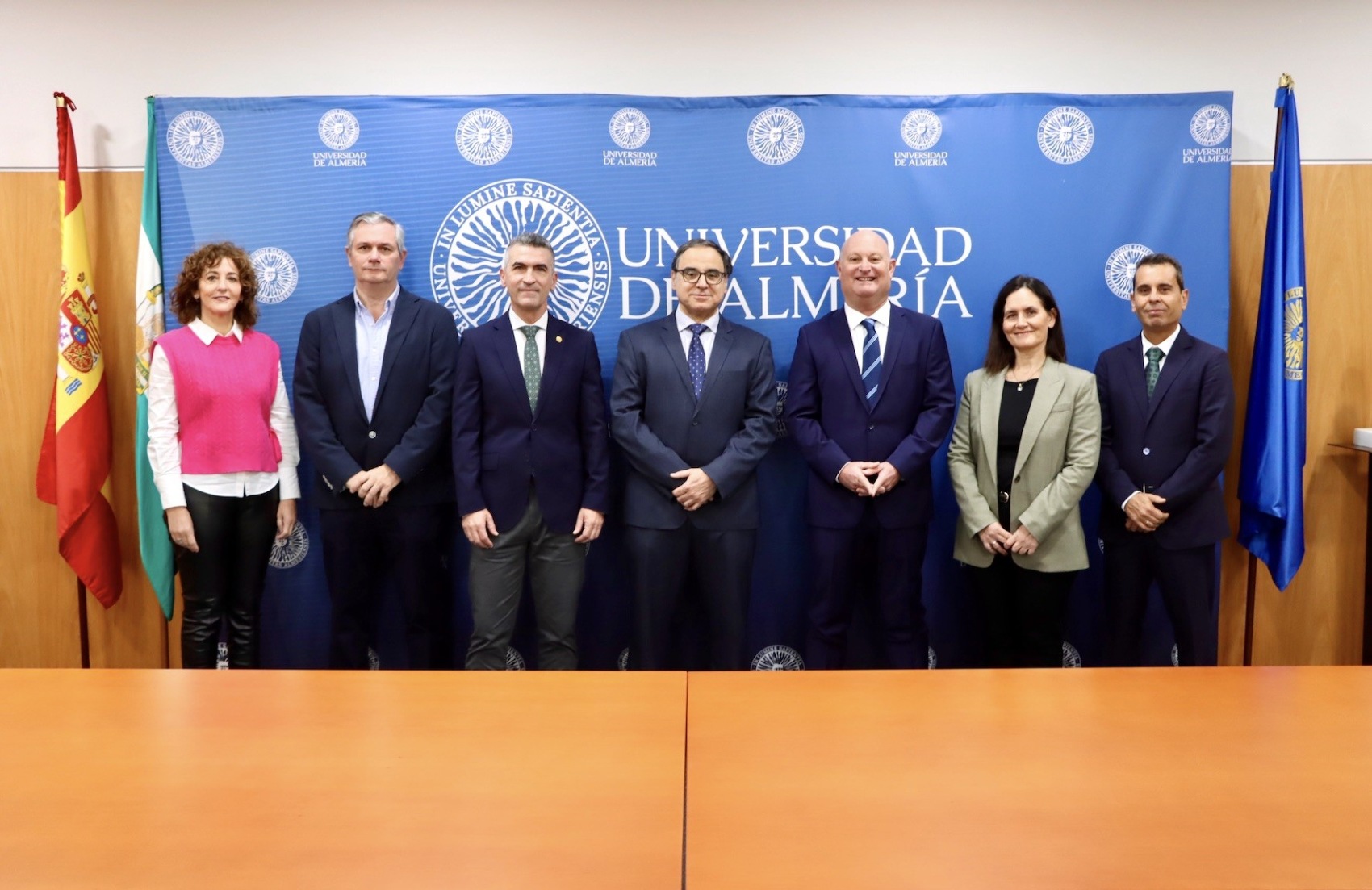 De izquierda a derecha, la directora de Secretariado de Relaciones Institucionales y Formacin Permanente...