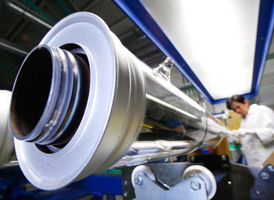 Tubo absorbedor. En Aznalcllar (Sevilla) la firma alemana Schott Solar ha implantado su fbrica de tubos absorbedores