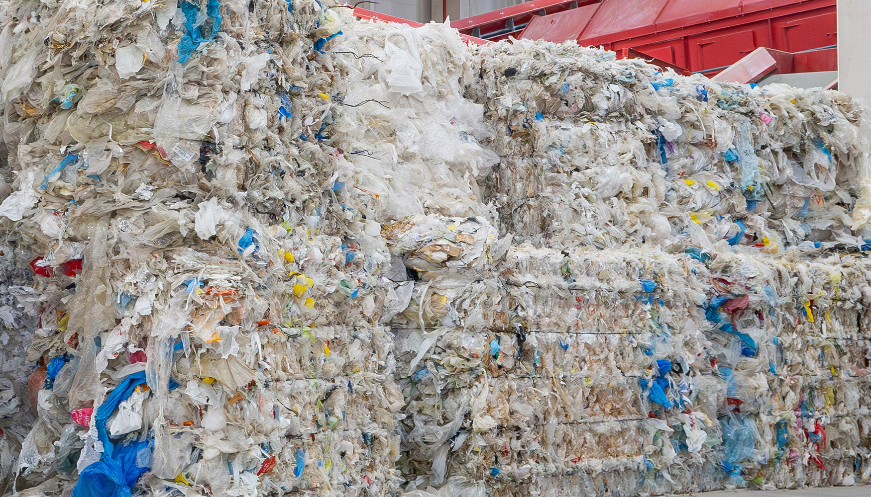 Los envases flexibles, a menudo compuestos por mezclas de materiales como el polietileno y el polipropileno...