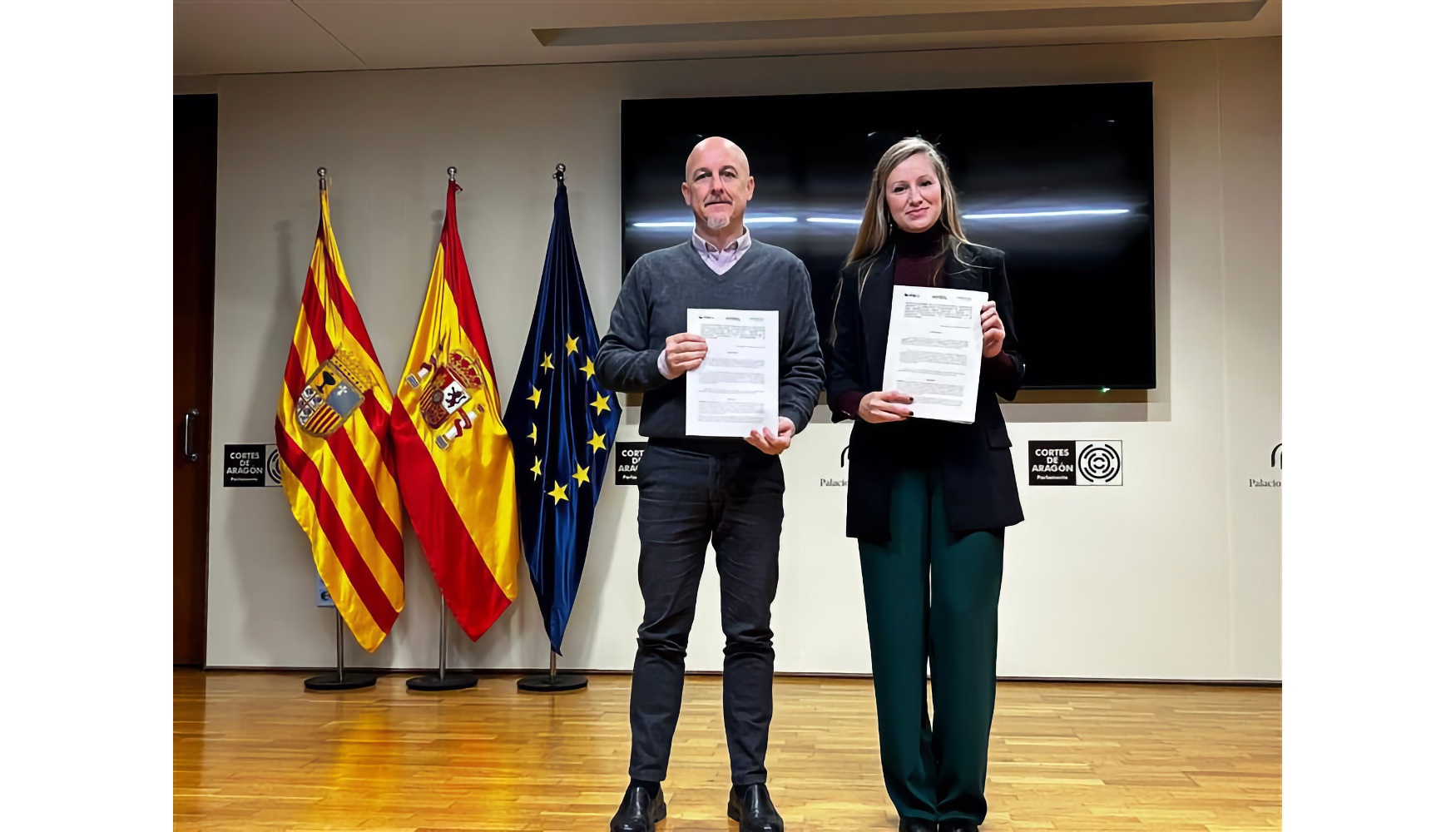 Rafael Simn, presidente de Anmopyc, y Esther Borao, directora del ITA