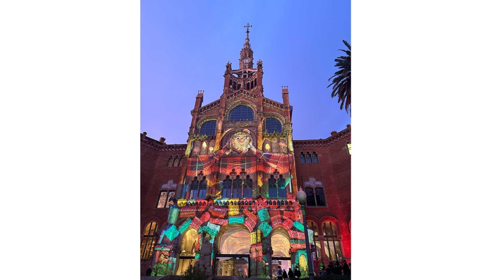 Vdeomapping proyectado en la fachada principal de Sant Pau, que da la bienvenida a los visitantes hacia un mundo de magia e ilusin...