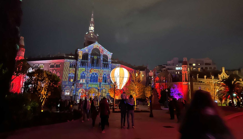 Detalle del globo aerosttico que invita a los visitantes a este viaje alrededor del mundo