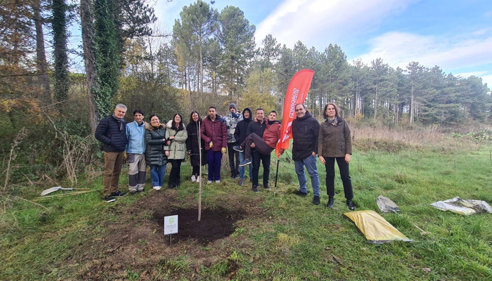 Miembros de la Junta directiva del Consorcio Passivhaus y responsables de la direccin del Centro de Educacin Especial Isterria...